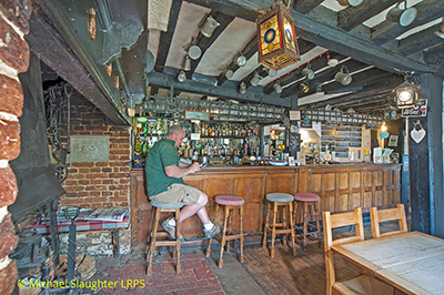 Main Bar.  by Michael Slaughter. Published on 13-01-2020